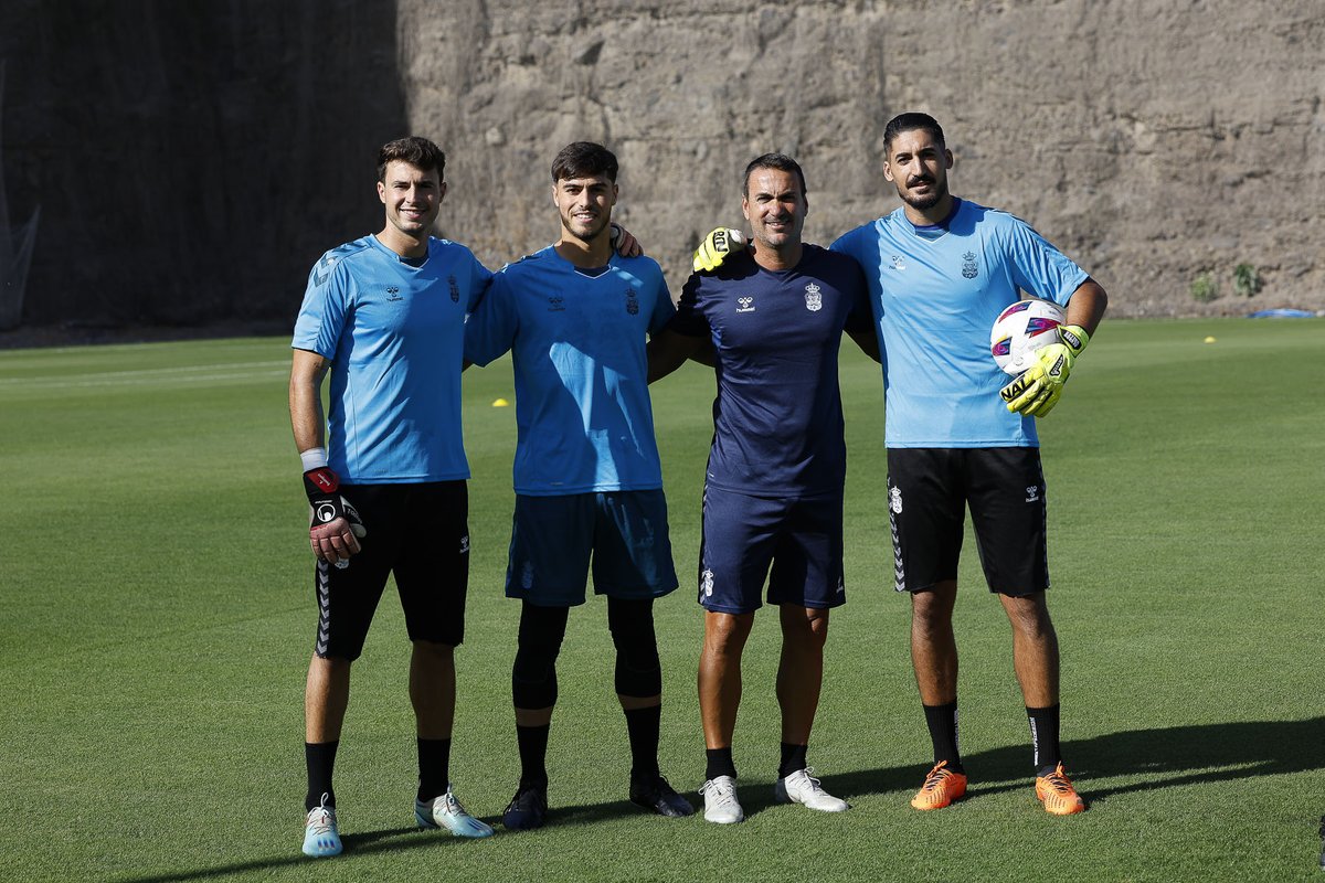 UDLP_Oficial's tweet photo. 🧤 La cantera sigue dando sus frutos 😉 ¡Qué 𝐩𝐨𝐫𝐭𝐞𝐫𝐚𝐳𝐨𝐬 tenemos! 😍 

⏳ 𝐏𝐫𝐞𝐭𝐞𝐦𝐩𝐨𝐫𝐚𝐝𝐚 ⌛

#LasPalmasEsDePrimera 
#LaUniónHaceLasPalmas 💛💙 @UDLP_Cantera https://t.co/d3qBqblzpt