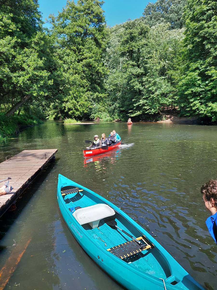 redRobin tweet media