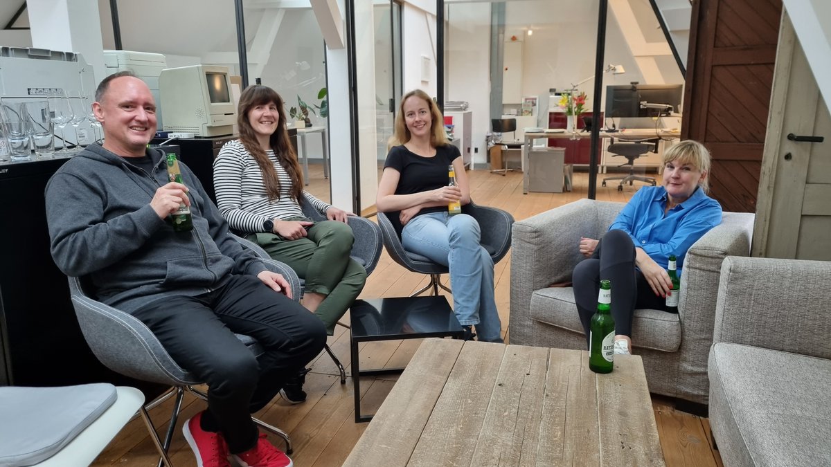 redRobin tweet media