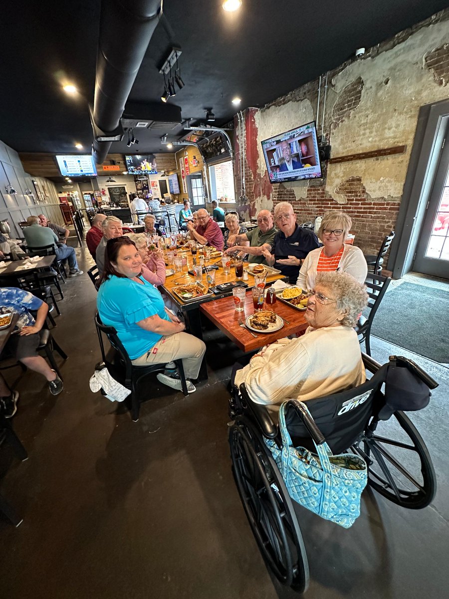 SpringhurstHC's tweet image. Our Villa family ventured to Lapel, to enjoy a delicious dinner at Smokey's Concession Stand.