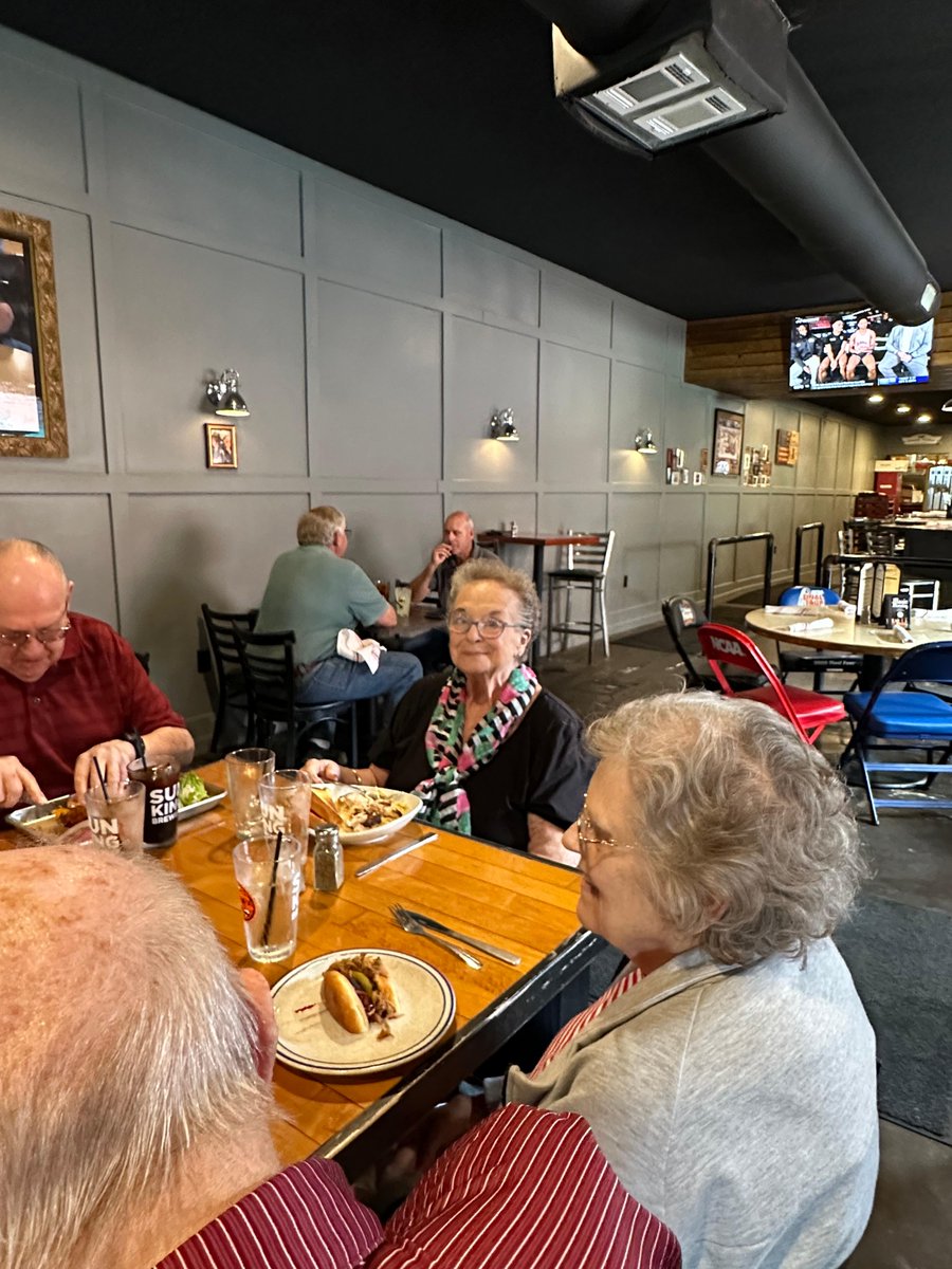SpringhurstHC's tweet image. Our Villa family ventured to Lapel, to enjoy a delicious dinner at Smokey's Concession Stand.