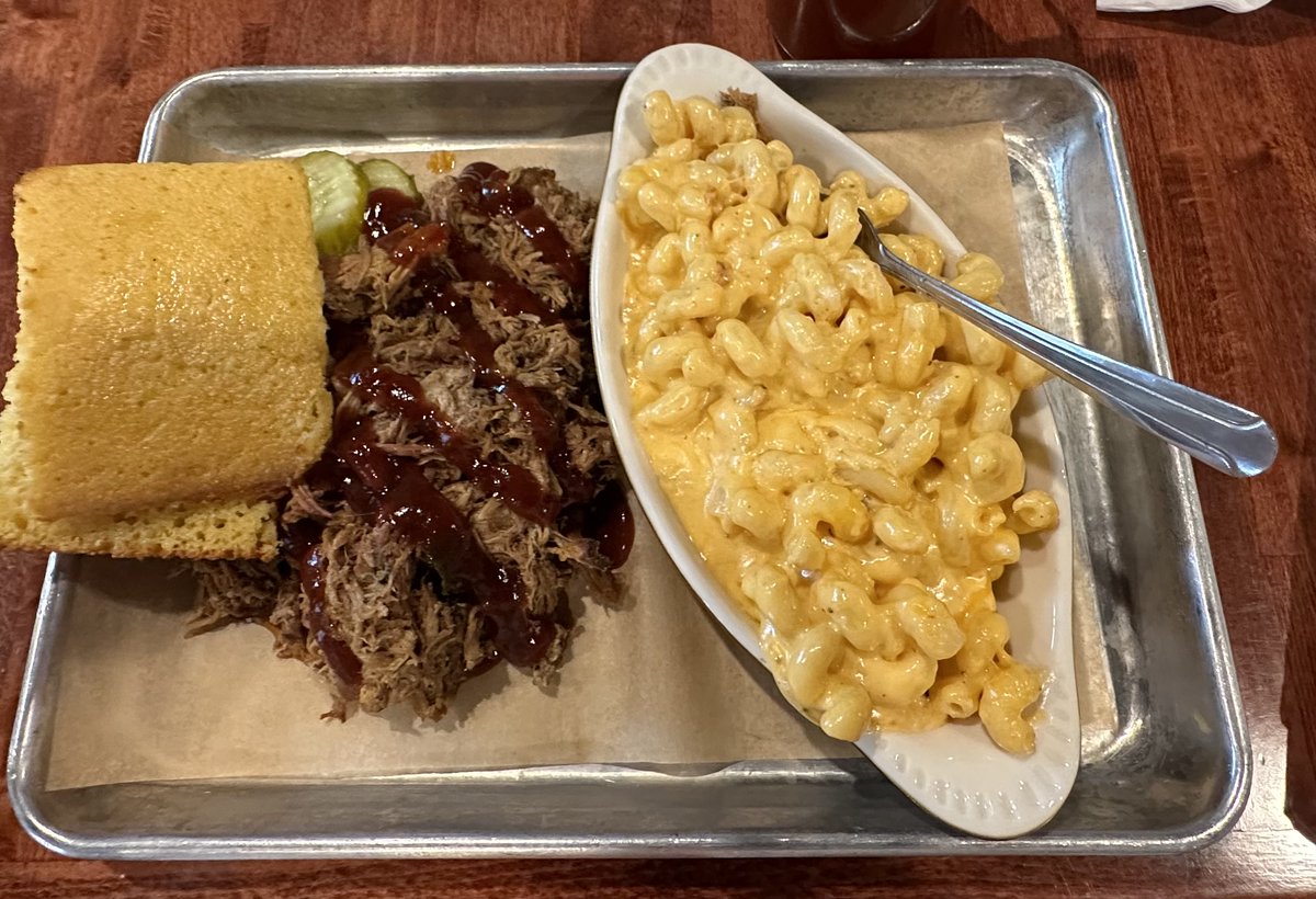 SpringhurstHC's tweet image. Our Villa family ventured to Lapel, to enjoy a delicious dinner at Smokey's Concession Stand.