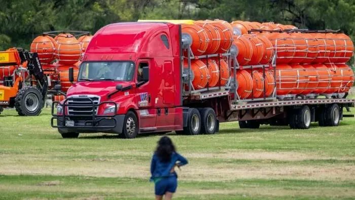 Crown_Financial's tweet photo. "More To Come": Abbott Announces Installation Of Floating Border Barrier Along Rio Grande #BorderBarrier
https://t.co/yQGxZB6kZt https://t.co/Fbvl8e6ywx