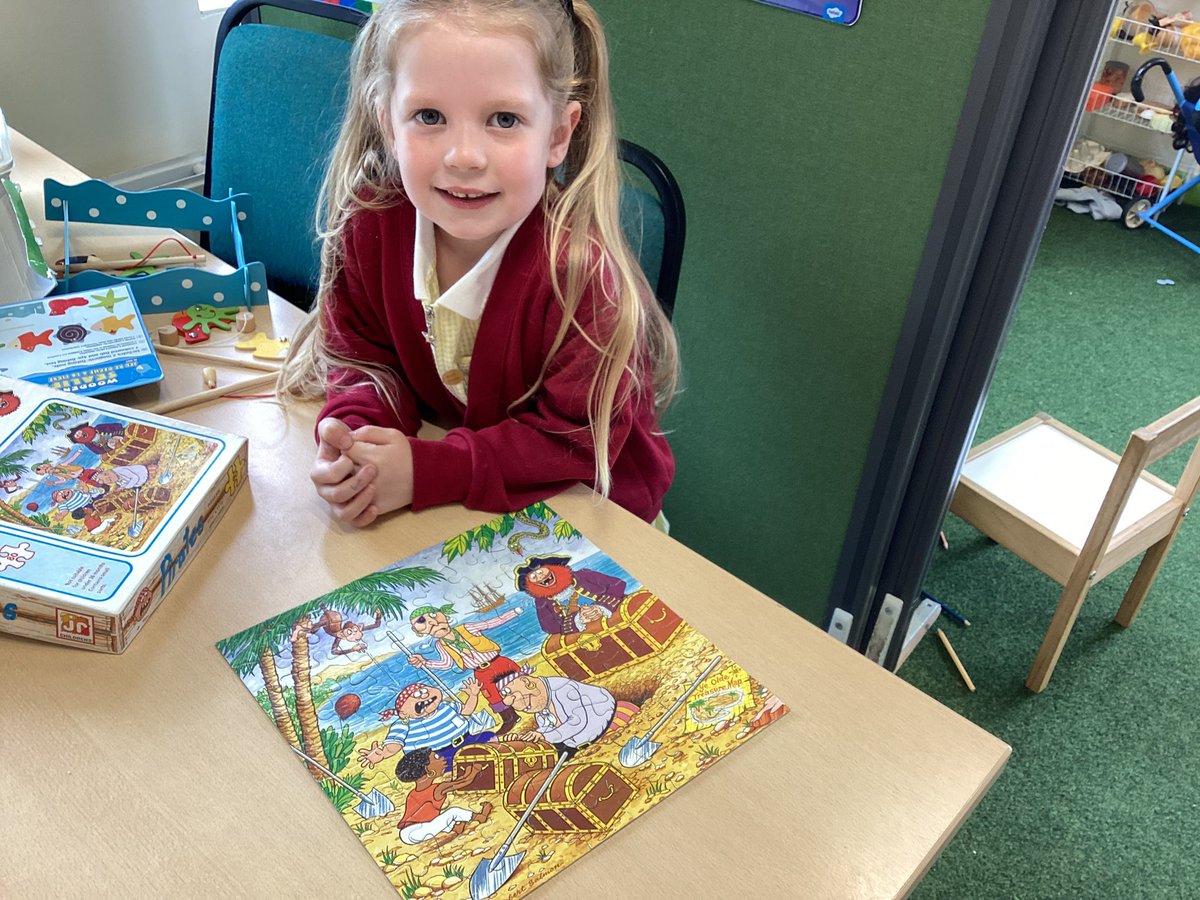 MrsGrayStJames's tweet photo. We loved making our jigsaw in planet tonight Thank you @StJamesYear5 and Mrs Bishop for our new jigsaws 😄 https://t.co/Vv4FkfIOt0