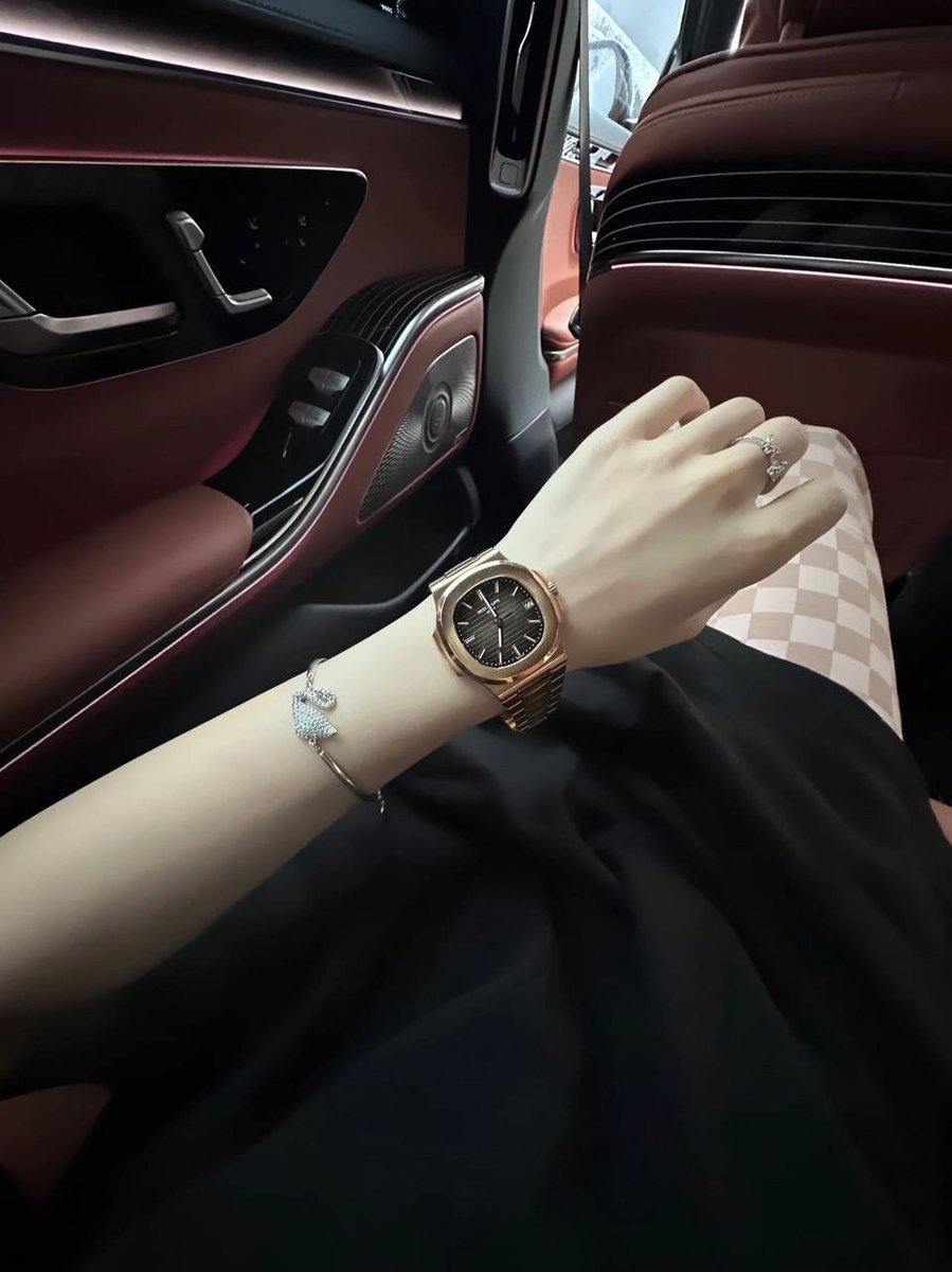 Olioli87656's tweet photo. 🤩🤩🤩#Watch #beautifulgirl #USATFOutdoors #CanadaDay #MondayMorning #MondayMood #Hugh #Jackman https://t.co/Ib2bUHHfeP