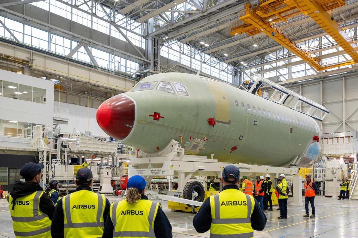 AirbusPRESS's tweet photo. Airbus inaugurates new Toulouse #A320 Family final assembly line 

https://t.co/IgQoKvvXMM https://t.co/BkBx7YG096