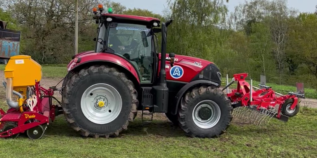AHDB_BeefLamb's tweet photo. #Reseeding or #overseeding allows farmers to ⬆️ the performance of their swards by sowing improved #grass and #clover varieties that match individual field objectives. Use the #RGCL online tool to compare PRG  to help choose the correct one for the job. https://t.co/VBxjMTmMC3 https://t.co/SSfaHFzbGH