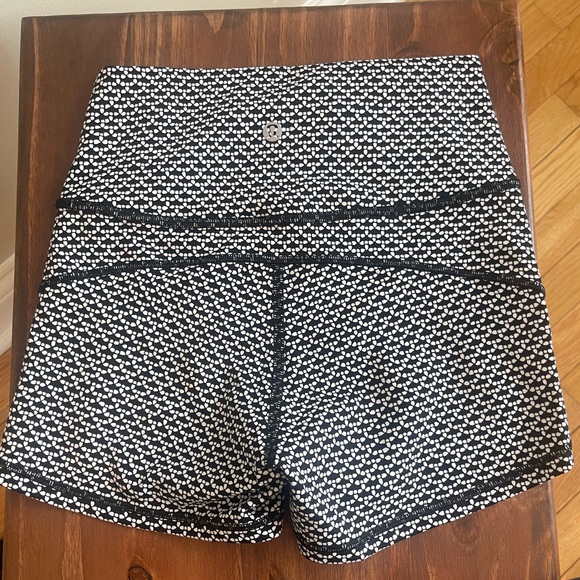 So good I had to share! Check out all the items I'm loving on <a href="/Poshmarkapp/">Poshmark</a> #poshmark #fashion #style #shopmycloset #jeffreestar #americaneagleoutfitters #lululemonathletica: posh.mk/fCZsAq06jBb