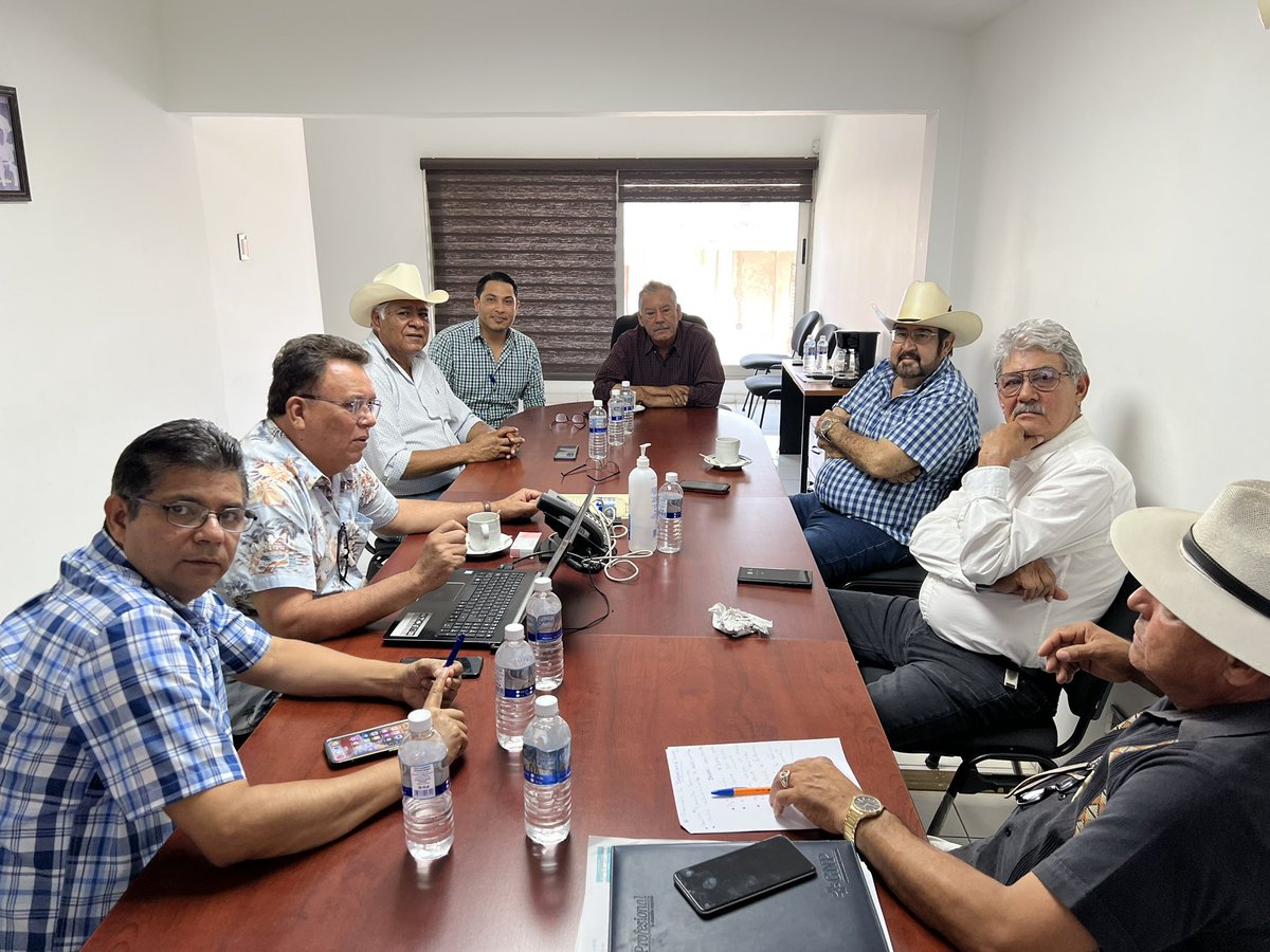 alcano_alianza's tweet photo. Mesa de trabajo rumbo al foro “A donde va el Campo de Sonora” @GermnGuilln1 @BMA_Sonora @luisnunez64 @TaniaArmentaLoz https://t.co/3nTFo8GVBq
