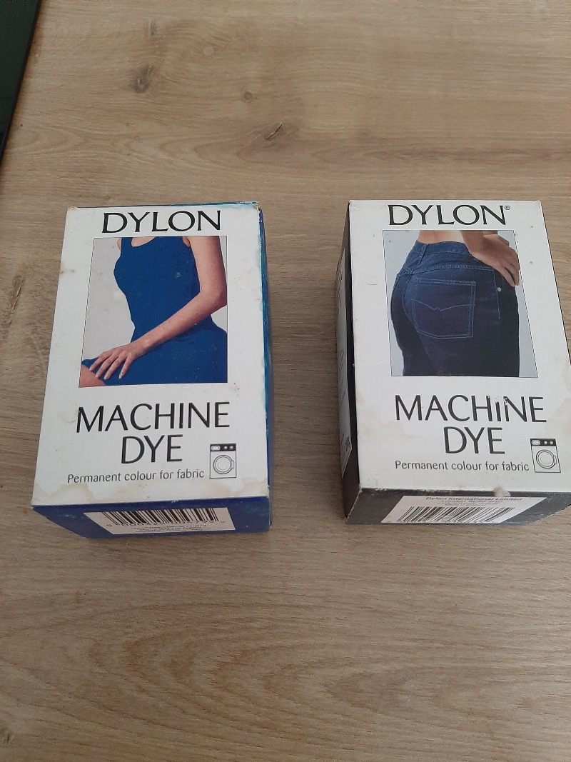 TorridgeFreegle's tweet photo. Offer: 2 boxes Dylon blue fabric dye (Ashwater EX21) https://t.co/qATHRkSBL9 https://t.co/r1Va6RMM6v