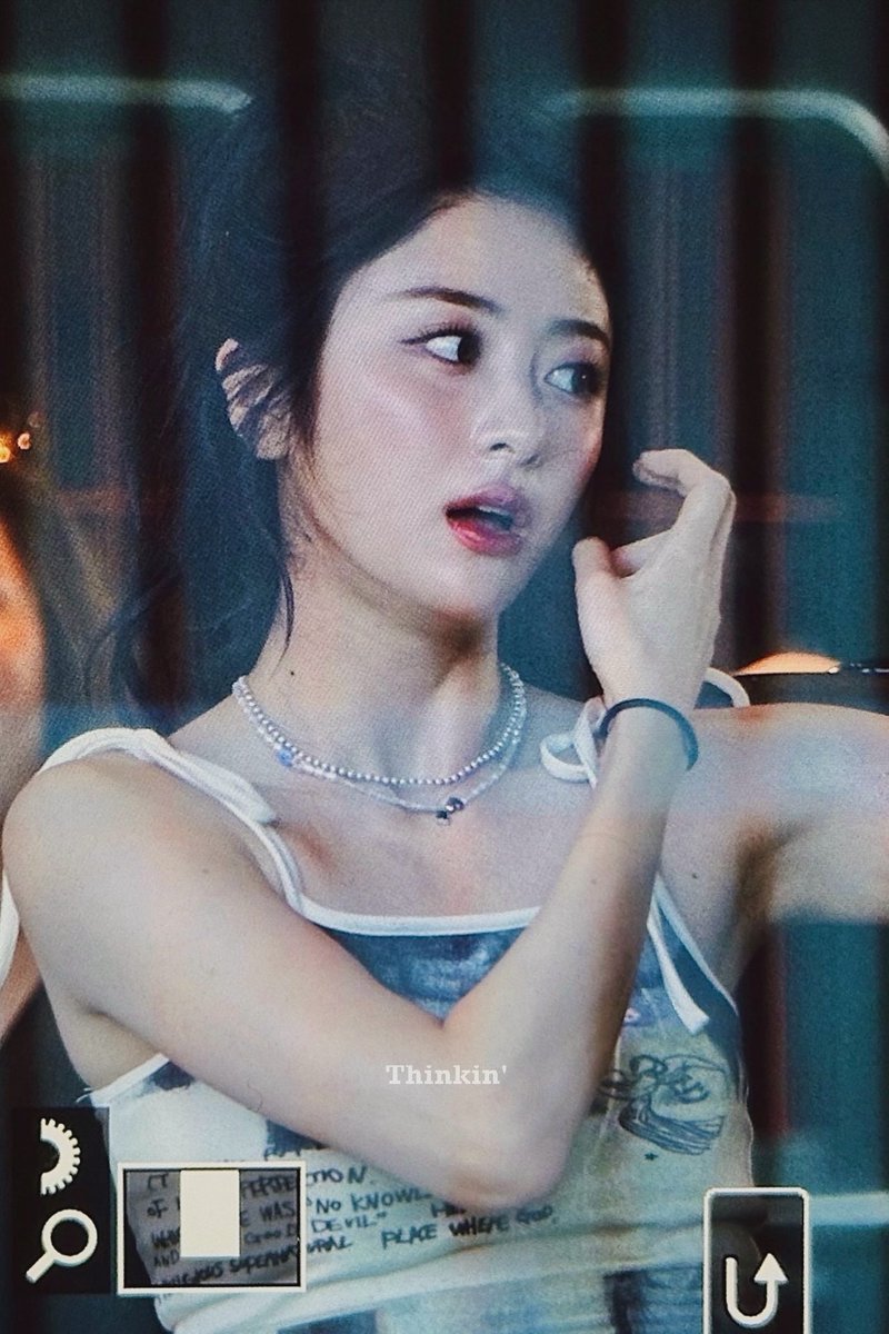 sserapics's tweet photo. HUH YUNJIN YOU’RE SO HOT https://t.co/8WMarLq3Go