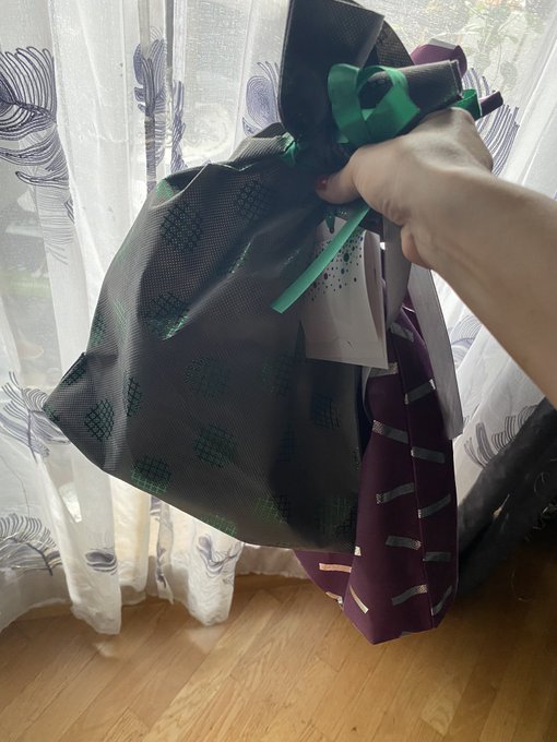 Die ersten Geschenke sind bereits angekommen 😍 soll ich noch bis zum Geburtstag warten oder sie gleich<a href="/tag/mvsales"class="tags"><span>#mvsales</span></a>