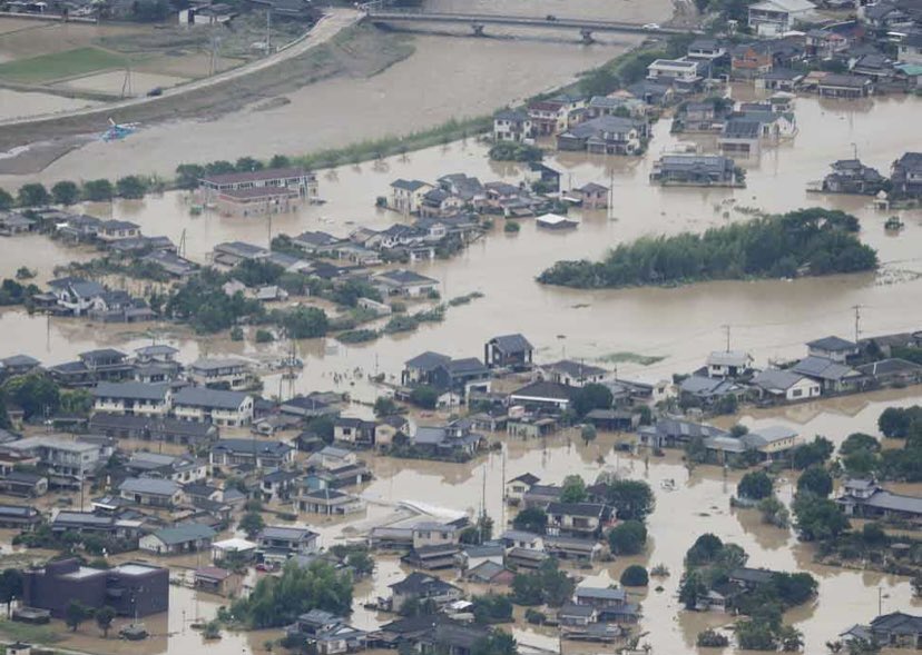 rashingan555's tweet photo. こんな毎年の様に災害が起き、甚大な被害で住民が苦しむのがわかってるんやから、海外や防衛費に何十兆円も税金費やしたりせず、国内の防災対策やインフラ整備にまず税金使え！税金の使い方、絶対におかしい！
こんな事にならない様に…そんな所に優先的に税金使え！
#繰返す災害は自公政権による人災 https://t.co/Uy2Y1H1Mv3