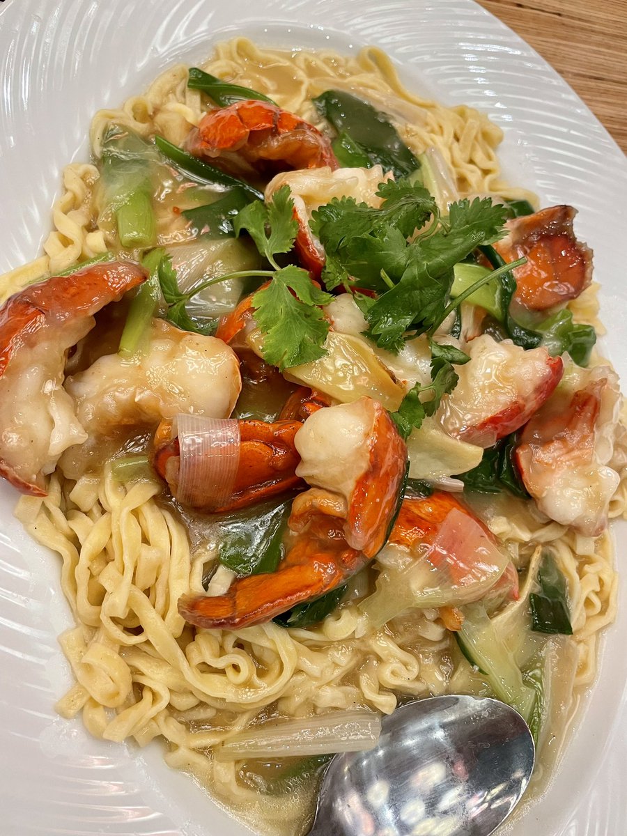 eatinglasvegas's tweet photo. Just in case you need more inspiration…Summerlin has never seen Chinese food like this before. I’m not sure any neighborhood outside of Chinatown has. #TasteofAsia @suncoastcasino
#lobsternoodles
#Pepperbeef
#fishmawsoup
#steamedeggdumplings https://t.co/5milrnxuIq