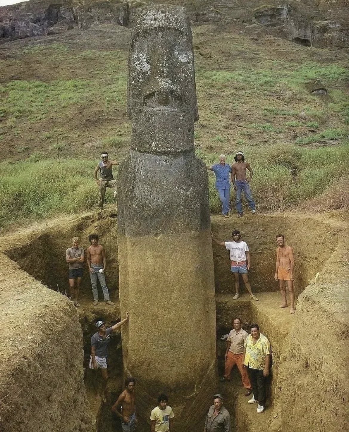 Historic Vids on Twitter "The enigmatic Moai statues of Easter Island