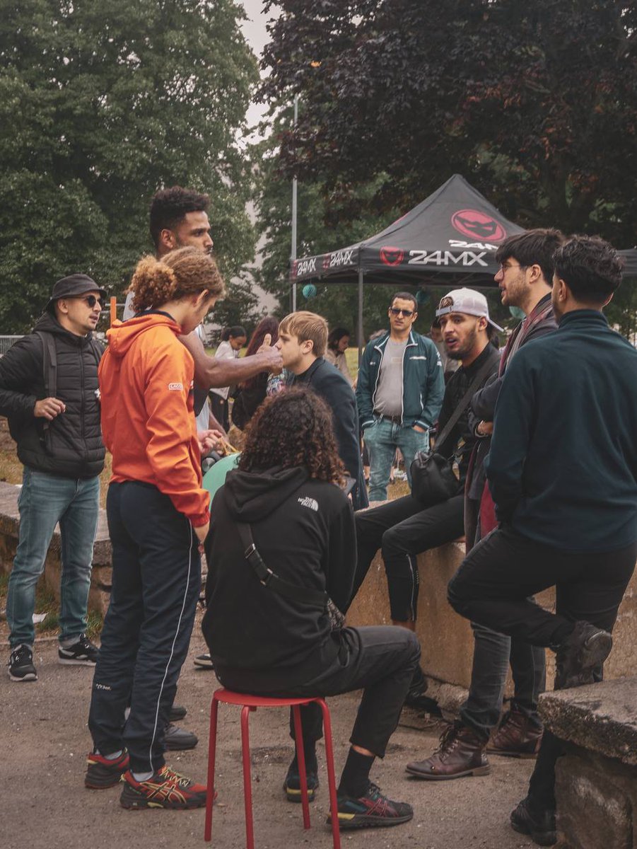 pycadalen's tweet photo. Magnifique kermesse populaire à #Brest #Keredern il y a une semaine.
Stand d'accès aux droits, échanges politiques avec les habitant.e.s, musique, et joie partagée.
Dans ces moments difficiles, ouvrir des perspectives positives est nécessaire. Nous continuerons.
#LFI https://t.co/XkqbtHt72A