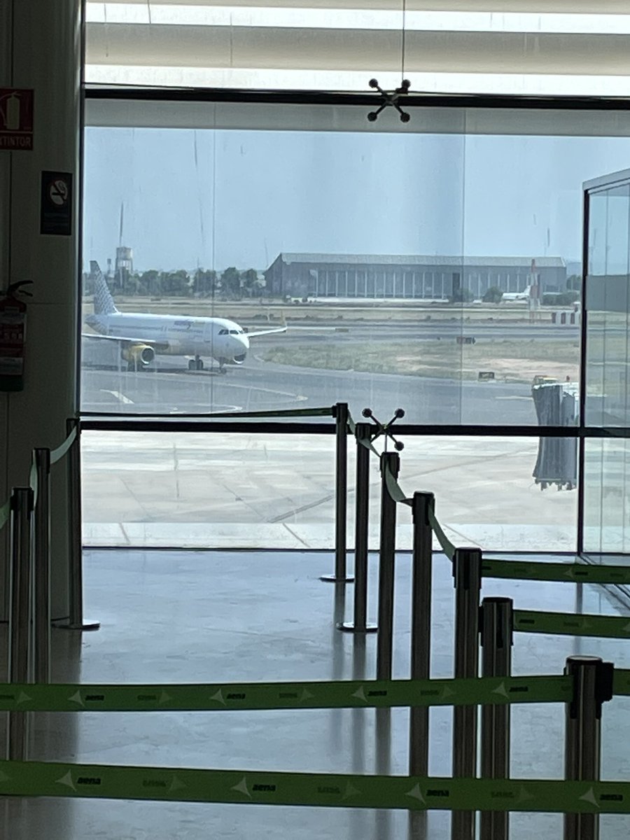 MPS_PE's tweet photo. Plane nearly ready! #mpaValencia https://t.co/V5dBzkPV50