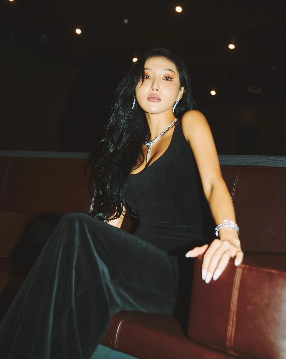 latinmoomoo's tweet photo. Siempre reina 👑💅❤️

#WeLoveYouHwasa 
#사랑해_우리_마리야 https://t.co/MeHJdYz1hL