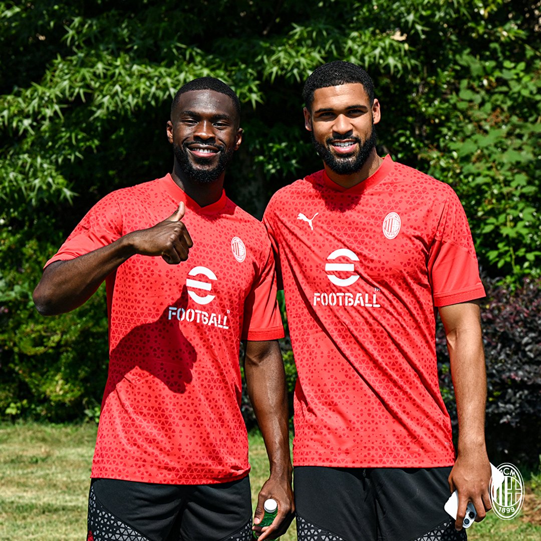Our English duo 🏴󠁧󠁢󠁥󠁮󠁧󠁿🔴⚫

#ACMPreseason #SempreMilan
