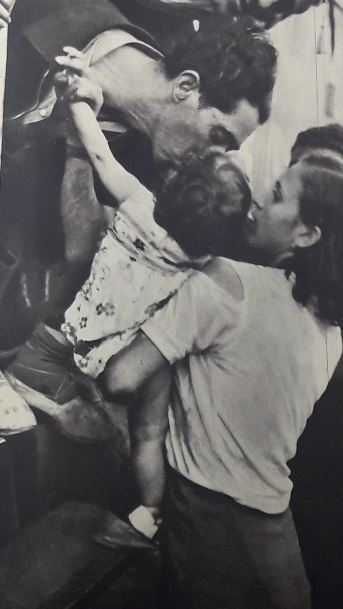Barcelona, agost 1936.

Milicià marxant al front. El comiat.

Foto: “Vu, journal de la semaine”, 29 d’agost 1936