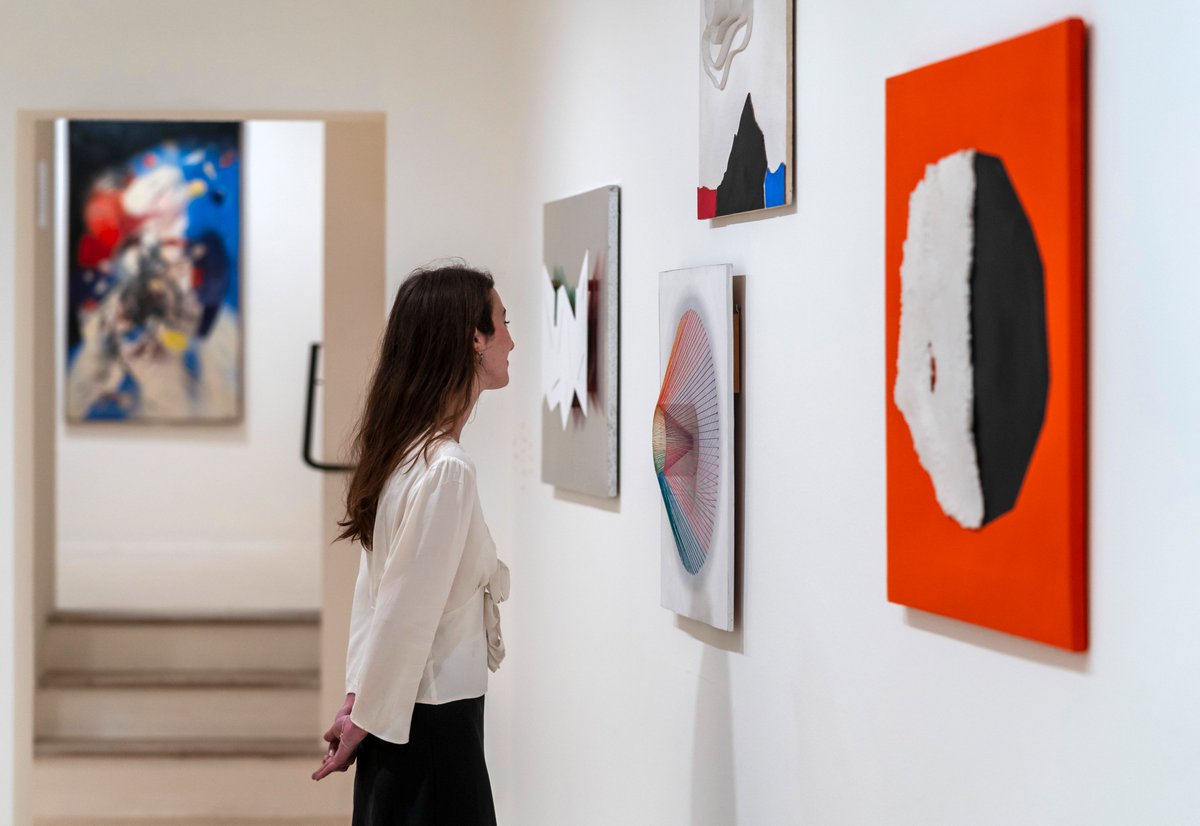 GuggenheimPGC's tweet photo. #BacciRoomTour – Un Bacci inaspettato 🪡

Le opere in questa sala testimoniano come l’artista si sia messo alla prova esplorando nuovi linguaggi e rispondendo così agli stimoli delle nuove ricerche artistiche degli anni ’60.

#EdmondoBacci
#PeggyGuggenheimCollection https://t.co/LsXSASp3RV