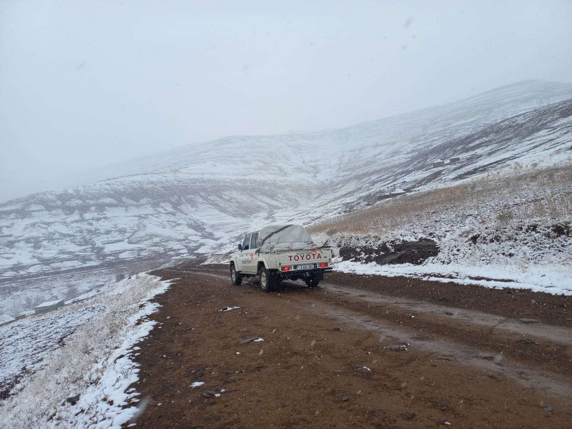 WorldvisionLS's tweet image. ❄️ Snowflakes are falling in the breathtaking mountain kingdom of 🇱🇸 today! Temperatures have dropped significantly, reminding us of the harsh conditions faced by vulnerable communities.
Delivery of Gift In Kind in Senqu AP
@WorldVisionUSA #LesothoSnow #CommunityCommitment"