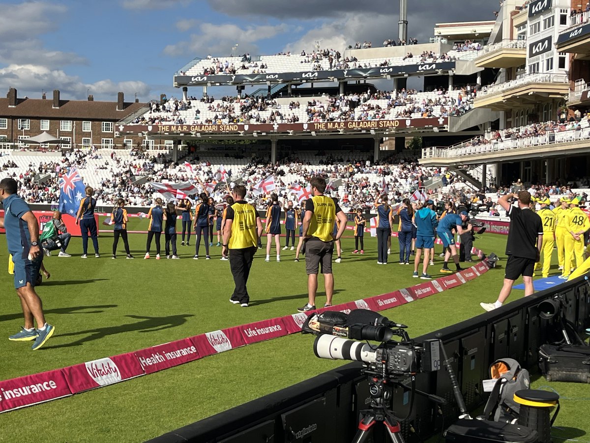 oldrutscc's tweet image. Great week for women &amp;amp; girls at ORCC. 24 lucky girls formed the guard of honour at the Women&apos;s IT20 @surreycricket. Found out we have the highest number of girls in All Stars/Dynamos in Surrey &amp;amp; our newly formed women&apos;s squad played the first ever women&apos;s game on the square! 👧🏏