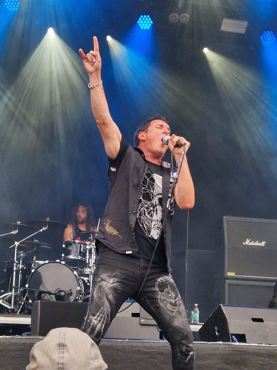 Crush40Johnny's tweet photo. Photo Dump 📸 ‘Time to Rock’ Fest!! 🤘🎤🎸
#Hardline #TimeToRockFest #JohnnyGioeli #AnnaPortalupi #AlessandroDelVecchio #marcodisalvia #andreasevesco
Pics: DistFM https://t.co/JwFY6HGLxA