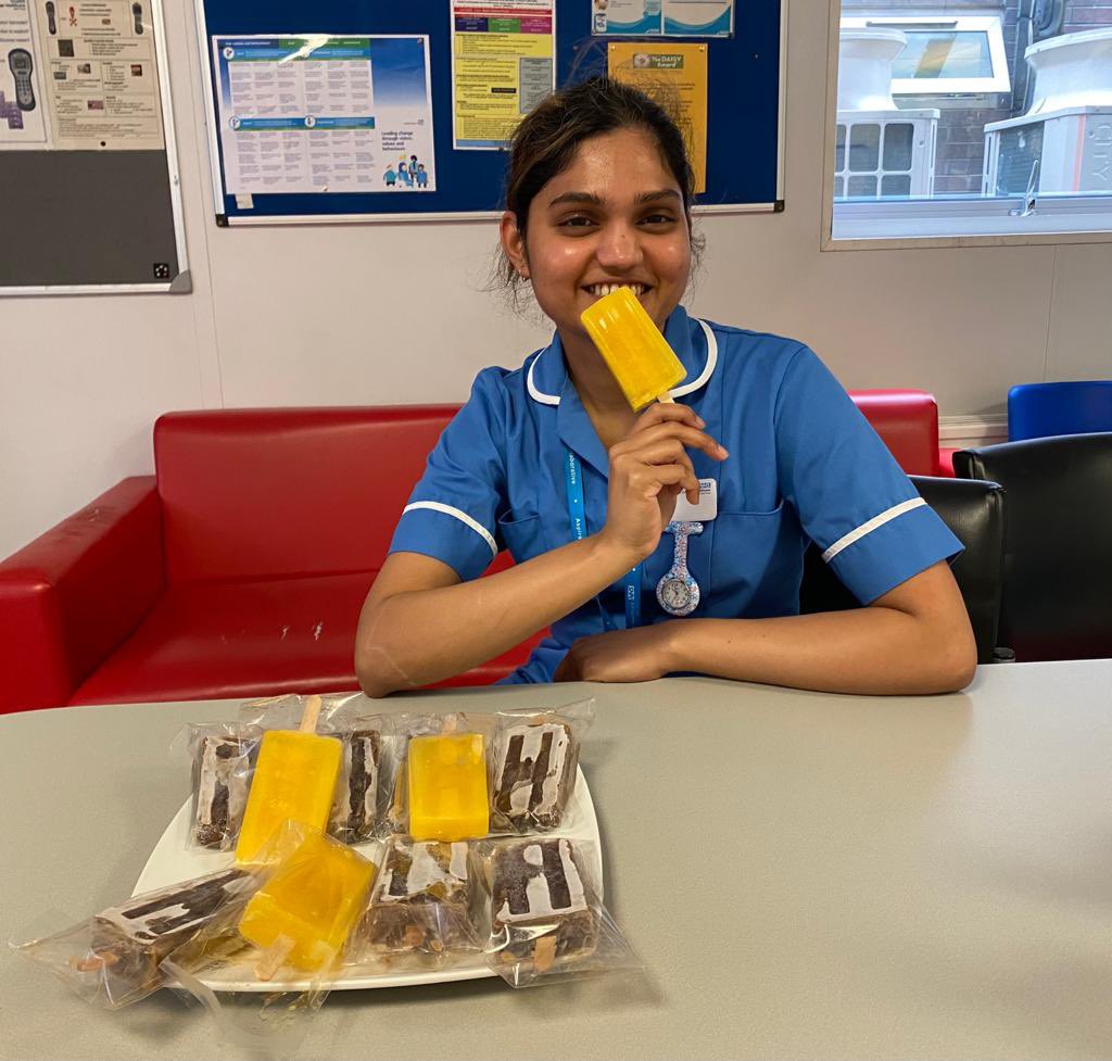 Ice lollies to beat the heat🍭🍭 #staffwellbeing #charingcrosshospital #imperialcollegehealthcarenhstrust #southgreenward @BrendaDeocampo @ImperialPeople