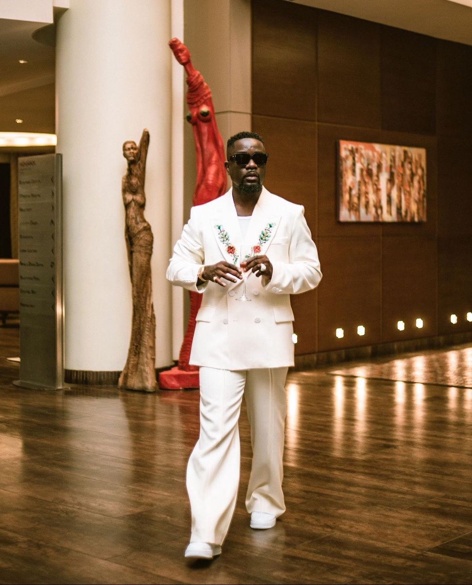 KwasiMular's tweet photo. You made me love Rap . And you are the Best rapper in the world in my books .. Live long HIGHEST! @sarkodie ❤️🎉🐐💎 https://t.co/jYMn8JUxfp