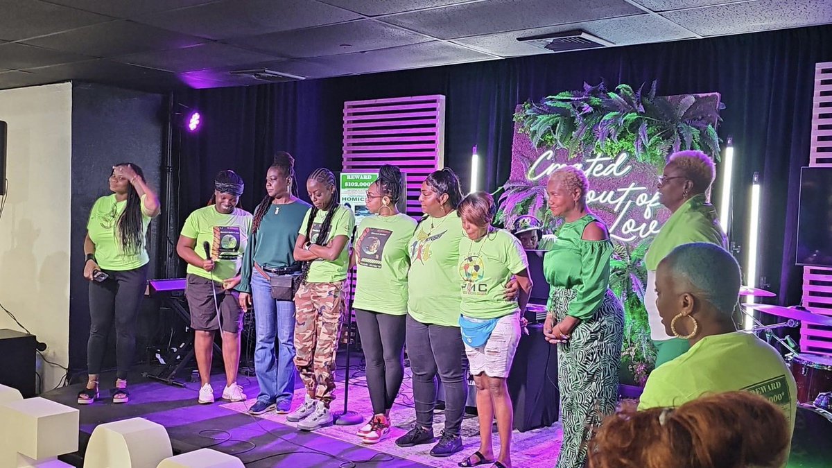Bullets_4_Life's tweet photo. This was a call to action to to bring justice to Mendell’s Butler Label family. We will not stop until everyone knows his name and justice is served! #MendellButlerlabel  💚 https://t.co/haMsx73uiR