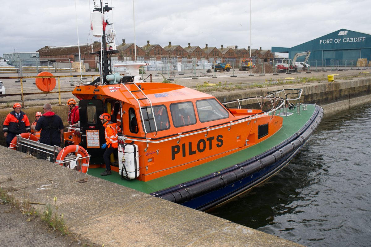 Our ports are key to delivering green, affordable floating offshore wind off the coast of Wales 🚢 🏴󠁧󠁢󠁷󠁬󠁳󠁿

Welsh Secretary <a href="/DavidTCDavies/">David TC Davies 🏴󠁧󠁢󠁷󠁬󠁳󠁿🇬🇧</a> hosted a discussion about the UK Government's investment in the sector and visited <a href="/abports21/">ABP: the UK’s leading ports group</a> to see the developments currently underway.
