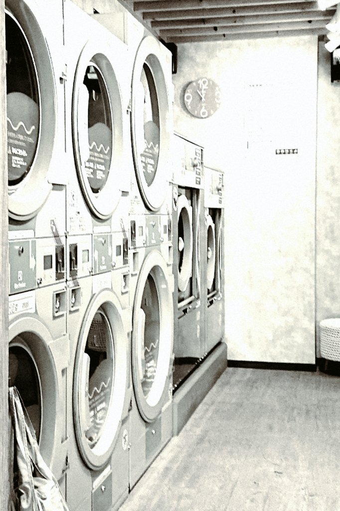 novustojkovic's tweet image. 「stylish laundry cafe」

洗いながら
スタイリッシュなカフェで
映えるドリンクなぞ飲みながら待機
こんな時代が来るとはね！

#laundry #coinlaundry
#laundrycafe #tokyo
#東京 #stylish #sony
#コインランドリー
#monochrome 
#XPERIA #afternoon