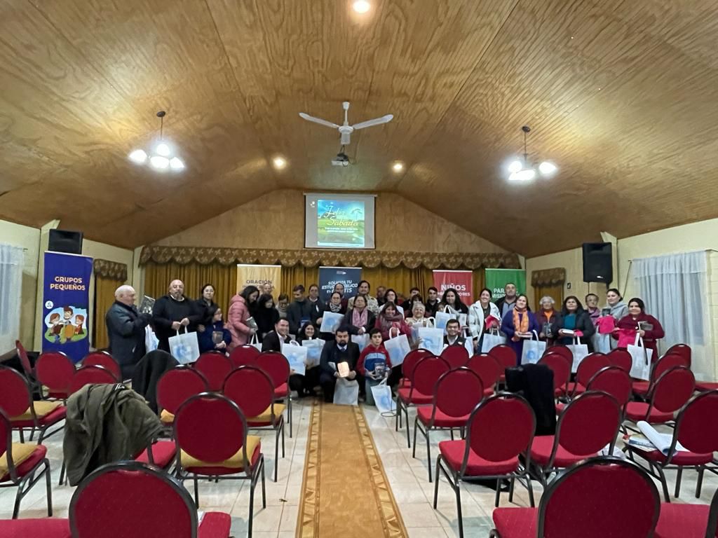 PresidenciACSCh's tweet photo. El pr Francisco Brilhante, coordinador de Clase Bíblica #NuevoTiempo y la hermana Sissi Alvarado, dir del #MinisterioInfantil, llegaron a Quirao para capacitar en la plantación de filial Reloca 
Seguimos enfocando nuestros esfuerzos en el futuro de la iglesia #GeneraciónMisionera https://t.co/XNjIBvuB9u