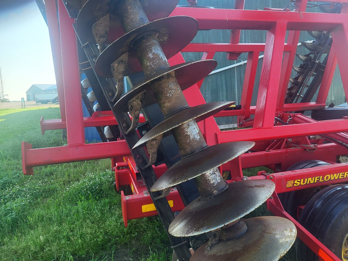 HighlandWayne's tweet photo. 30 foot  Sunflower  Disc  for sale ...60 k https://t.co/YAX05ur9iJ