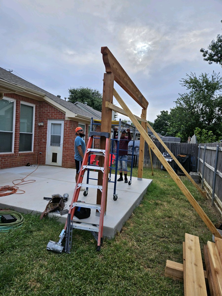 ChrisGottiCC's tweet photo. Pergola going up 💪🏻 #texascontractor https://t.co/09SQiJawSM