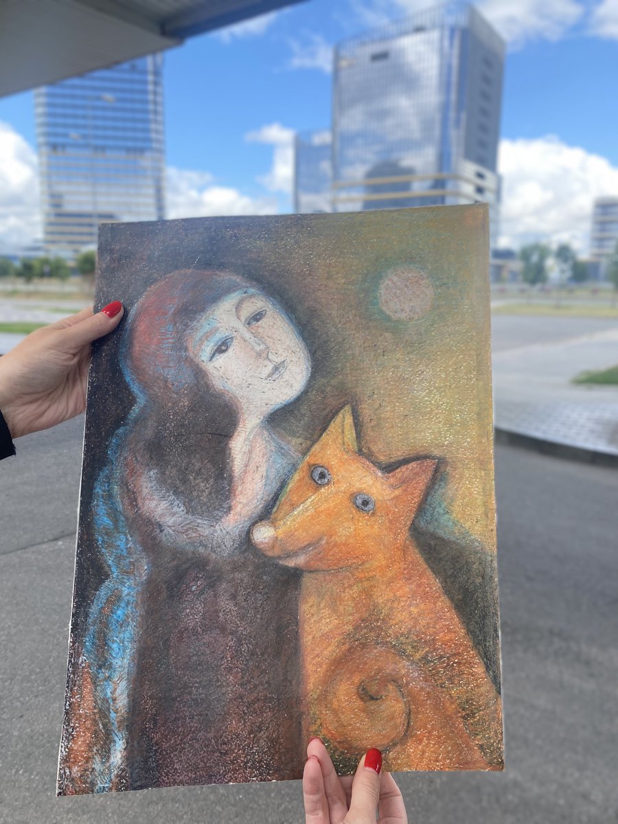 QueenTanyuta's tweet photo. I'll share it with you)

My friends, I was sent 2 of my artworks)
One I painted with pastels 10 years ago)
And the other one I painted with gouache at university.)
It's so cute and funny)) 😍

I totally forgot they took them away from me once  😂 https://t.co/YxI4srY7GG