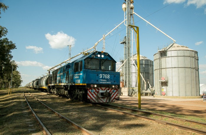 Planta de acopio ferroviario
#transporteylogistica #expotransporte #expologistik #transporte #logistica #acoplados #camiones #autoelevadores

infotyl.com.ar/planta-de-acop…