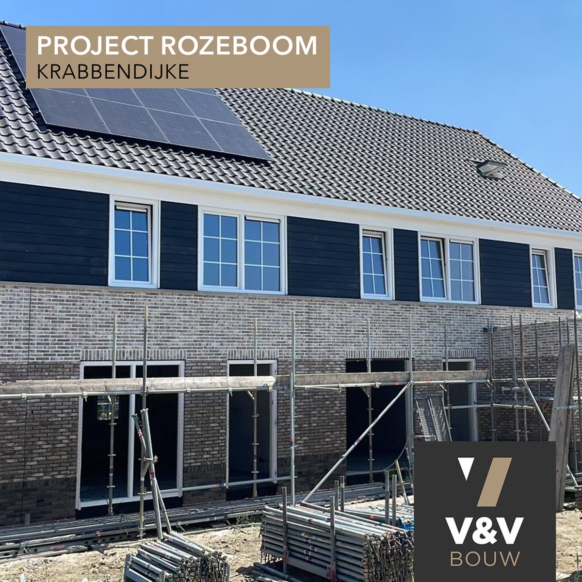 VenVBouw's tweet image. In Krabbendijke komt project Rozeboom steeds meer uit de steigers! Weer een stapje dichterbij de oplevering van deze prachtige woningen in 'herenhuis-stijl'.

#krabbendijke #nieuwbouw #projectontwikkeling #zeeland #nieuwbouwwoning #bouwen #duurzaam #bouwbedrijf #rozeboom