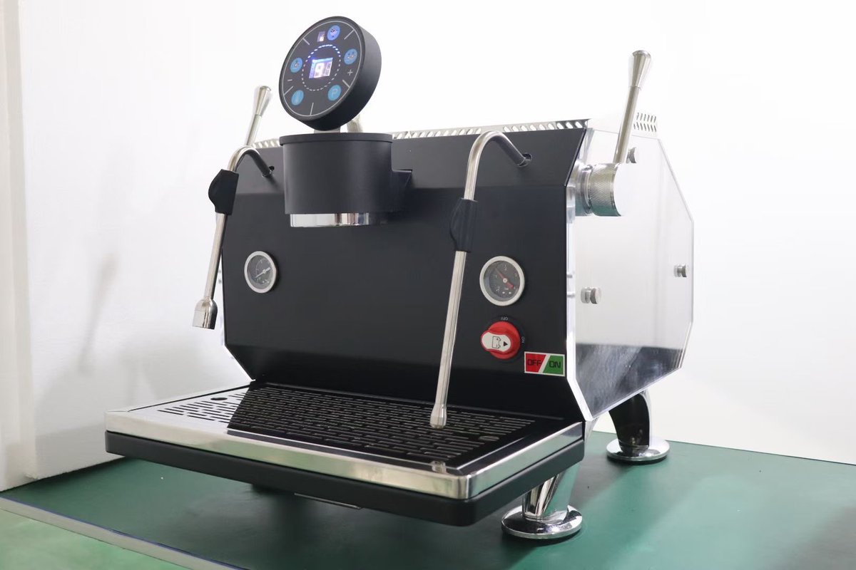 Mandy_VIGEVR's tweet photo. Semi-automatic coffee machine https://t.co/LkbEhA1Isb