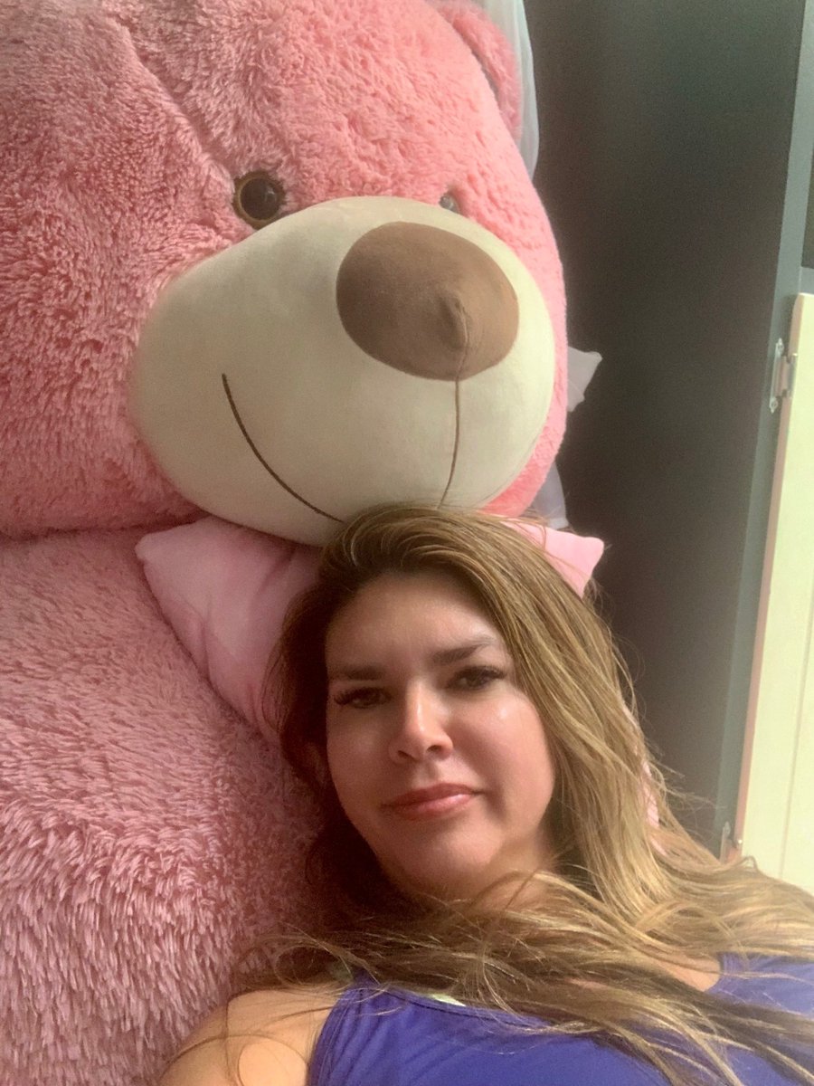 AgathaSurt's tweet photo. I'm sorry for not responding, I'm finally moving out and I won't be able to respond as much, but I'll try to post something every day.

Have a wonderful Monday😘

#MondayMood 
#Mondayvibes https://t.co/bKn8ZC4pp2