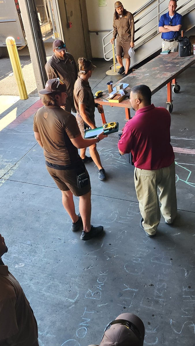 CamelbackCHSP's tweet image. CAMELBACK RECOGNITION every Friday for Years of Service, Safe Year Driving, and Our Triple Zero Hero.
@Tempe_safeTman @marc_peeler @beckyb_ups @UPSphoenix @division_east @UpsSafeTguys @NaplesSafety @UPSers @DINAUPS1 @JaradZimmerman @UPSGlobalSafety