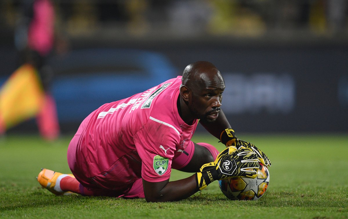 iDiskiTimes's tweet photo. 𝗕𝗥𝗘𝗔𝗞𝗜𝗡𝗚 ‼️

Mamelodi Sundowns goalkeeper Kennedy Mweene has announced his retirement from football.

"Today, I announce the end of my playing career. Now I can’t wait to get started and really enjoy my other passion." https://t.co/9O1cNARt9u