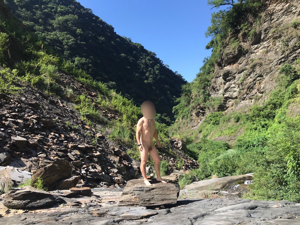 HappyNudist tweet media