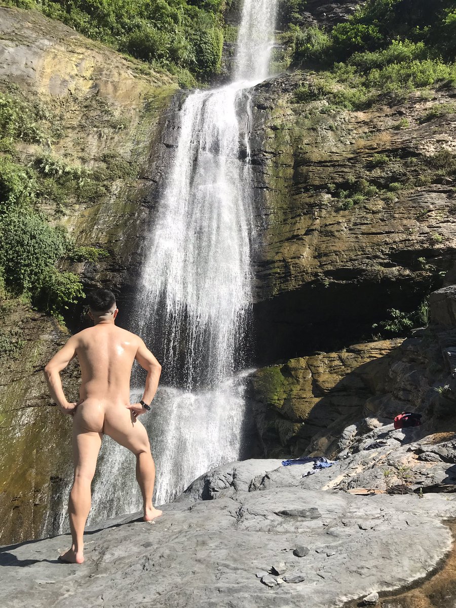 HappyNudist tweet media