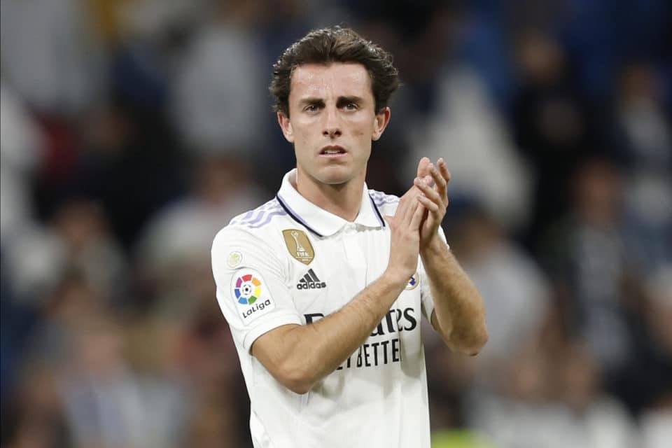 DesdeLaTaberna's tweet photo. ⚪🔵 Realzales, tenemos una pregunta obligatoria para vosotros.

🤔 ¿Queréis volver a ver a Odriozola en la #RealSociedad?

❤️ Sí.
🔄 No.
💬 Deja tu opinión en los comentarios. https://t.co/1YDXqrZYws