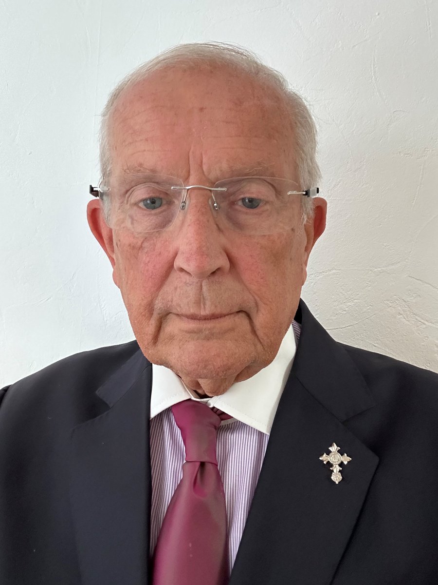 LymeTC's tweet image. Welcoming Philip Evans to the council as our newest member.

Cllr Evans was co-opted onto the council by other members and re-joins the organisation after previously serving on the council for a term in the 1980s, including a year as Mayor in 1984.