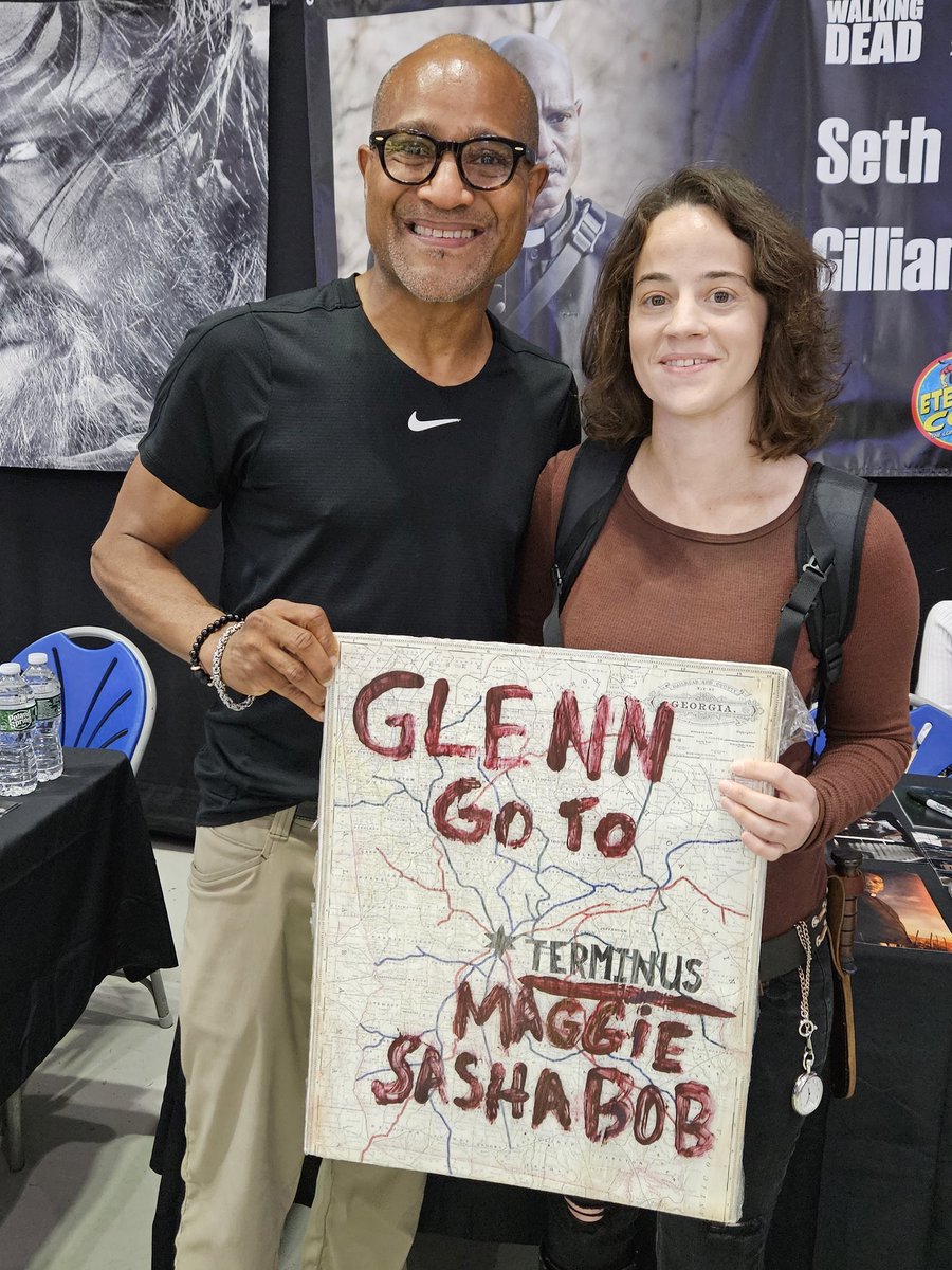jessicatNY's tweet photo. Went to #eternalcon this weekend and to no one's surprise , didn't take many photos.
However!! Got to see some TWD fam from the WS NJ days - and some actors too. (1/) https://t.co/yGnRkpKYLu