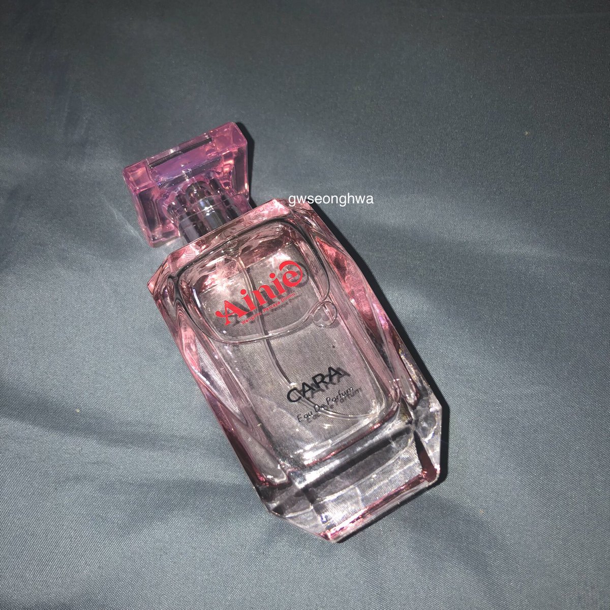 gwseonghwa's tweet photo. iseng iseng beli parfum ainie varian cara DAN SURPRISINGLY WANGINYA ENAK BANGET &amp; tahan lama, aku coba spray jam 12an sampe malem masih wangi dong🥹

harganya juga affordable banget cuma 32k ‼️ https://t.co/gqgAp07CmA