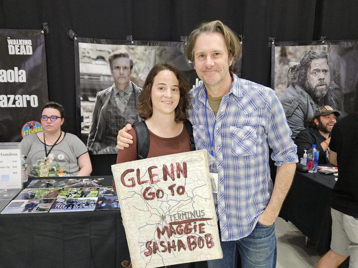 jessicatNY's tweet photo. Went to #eternalcon this weekend and to no one's surprise , didn't take many photos.
However!! Got to see some TWD fam from the WS NJ days - and some actors too. (1/) https://t.co/yGnRkpKYLu